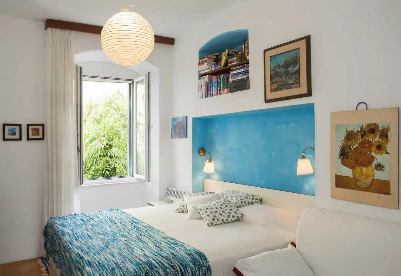 King Tom Street Apartment Split