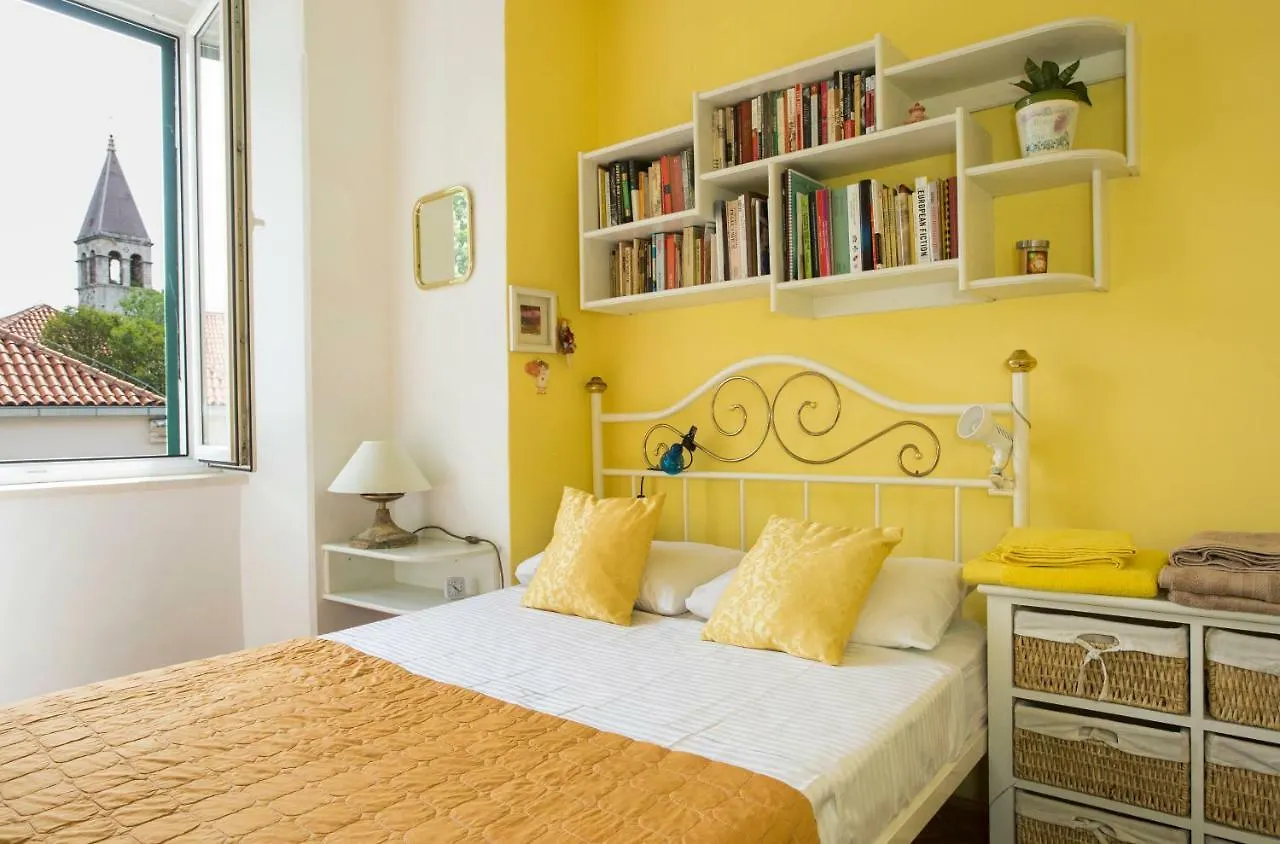 King Tom Street Apartment Split